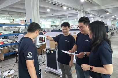 El equipo técnico de Winneo se adentra en la fábrica para optimizar el proceso de aceptación de fábrica.